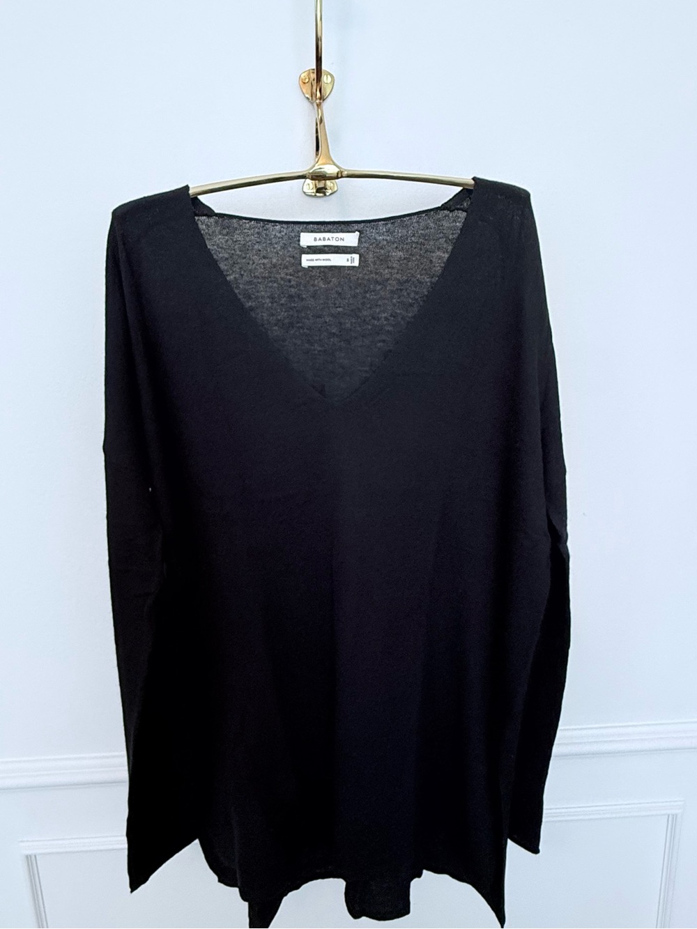 Wool Blend Babaton Black V-Neck Lightweight Sweater - S